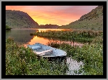 Park Narodowy Lake District, Góry, Jezioro, Crummock Water, Łódka, Szuwary, Anglia
