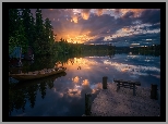 Jezioro Oyangen, Gmina Ringerike, Norwegia, Zachód słońca, Łódka, Ławeczka, Pomost