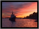 Zachód słońca, Kuter rybacki, Jezioro, Siegoziero, Karelia, Rosja
