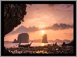 Zatoka Phang Nga, Morze Andamańskie, Tajlandia, Łódka, Niebo, Zachód słońca, Skały, Roślinność