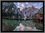 Włochy, Jezioro, Pragser Wildsee, Lago di Braies, Góry Dolomity, Drewniany, Domek, Łódki