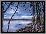 Jezioro Fermentelos, Jesień, Łódka, Drzewa, Gmina Agueda, Portugalia