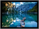 Włochy, Góry Dolomity, Dolina Val Pusteria, Dolina Val di Braies, Jezioro Pragser Wildsee, Łódki