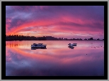 Jezioro Loch Rusky, Park Narodowy Loch Lomond and the Trossachs, Łódki, Zachód słońca, Miejscowość Callander, Szkocja