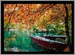 Jezioro, Łódki, Las, Jesień