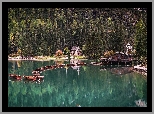 Włochy, Jezioro Pragser Wildsee, Lago di Braies, Góry Dolomity, Las, Drewniany, Domek, Łódki, Kościół