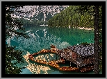 Włochy, Jezioro Pragser Wildsee, Tyrol, Góry, Dolomity, Domek, Łódki, Lasy