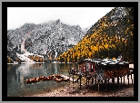 Włochy, Dolomity, Jezioro, Pragser Wildsee, Drewniana, Chata, Góry, Łódki