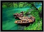 Włochy, Południowy Tyrol, Jezioro Pragser Wildsee, Łódki, Las