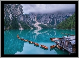 Włochy, Południowy Tyrol, Jezioro, Lago di Braies, Pragser Wildsee, Góry, Dolomity, Pomost, Łódki, Drewniany, Dom