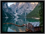 Włochy, Południowy Tyrol, Góry Dolomity, Jezioro Pragser Wildsee, Drewniany, Dom, Łódki