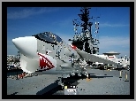 Lotniskowiec, USS Midway, Vought F-8 Crusader