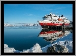 Norwegia,  Morze Barentsa, Port Kirkenes, Statek pasażerski Finnmarken, Góry, Zima