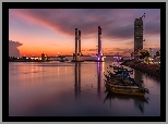 Rzeka Terengganu, Wschód słońca, Most zwodzony, Terengganu Drawbridge, Łódki, Kuala Terengganu, Malezja