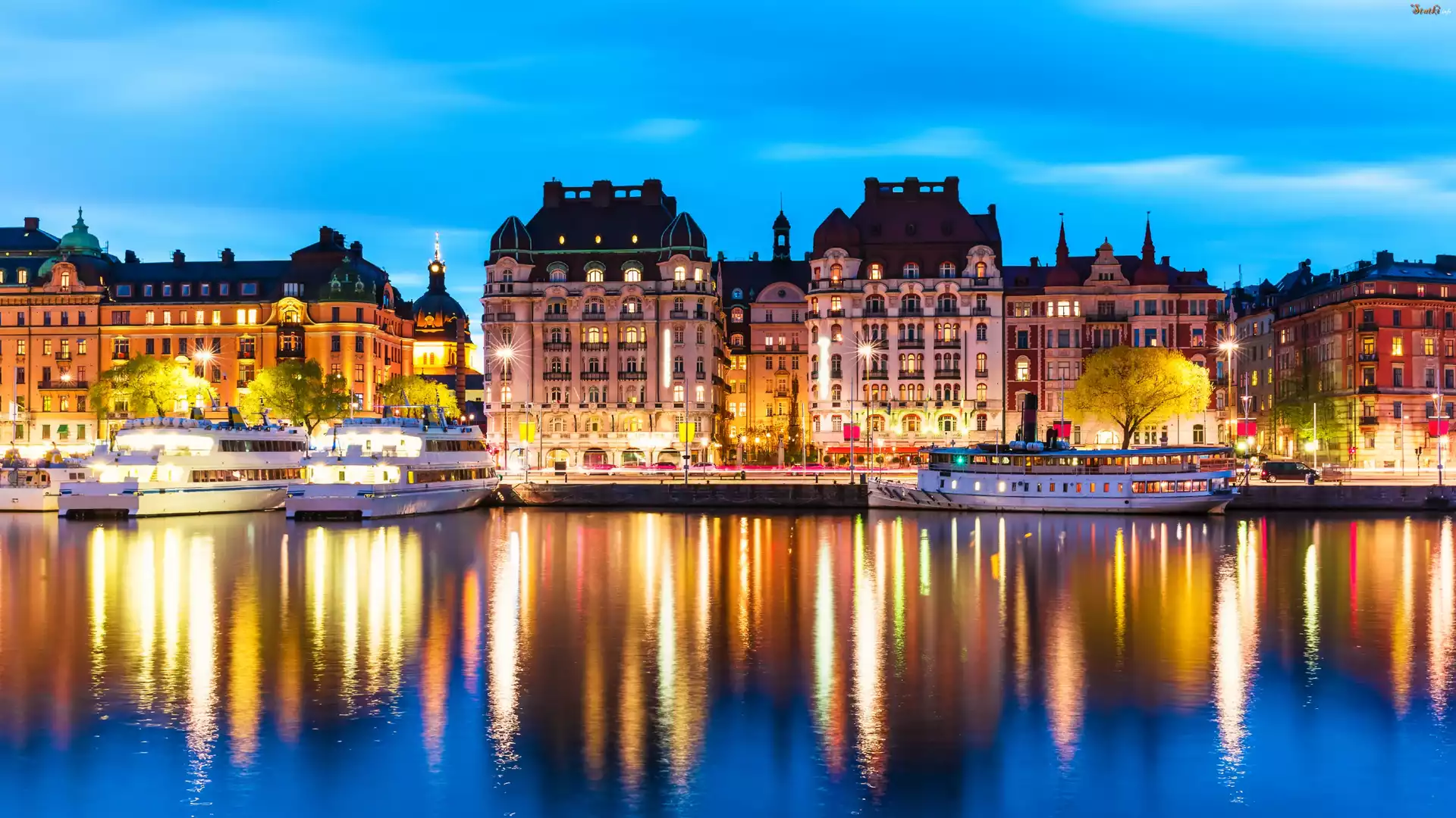 Szwecja, Sztokholm, Gamla stan, Noc, Zatoka, Domy, Statki pasażerskie