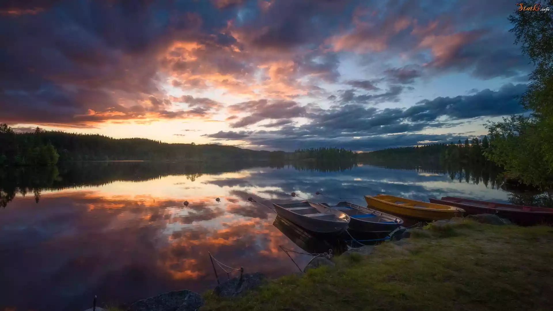Norwegia, Ringerike, Zachód słońca, Jezioro, Łódki, Drzewa