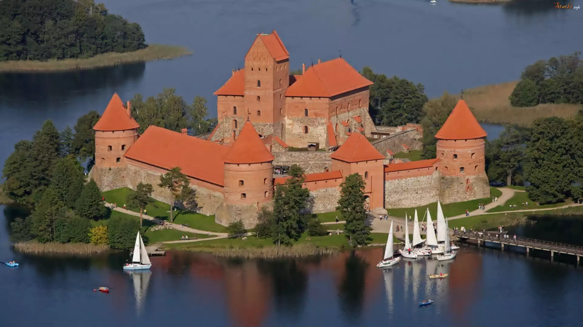 litwa-troki-jezioro-galwe-wyspa-zamek-jachty