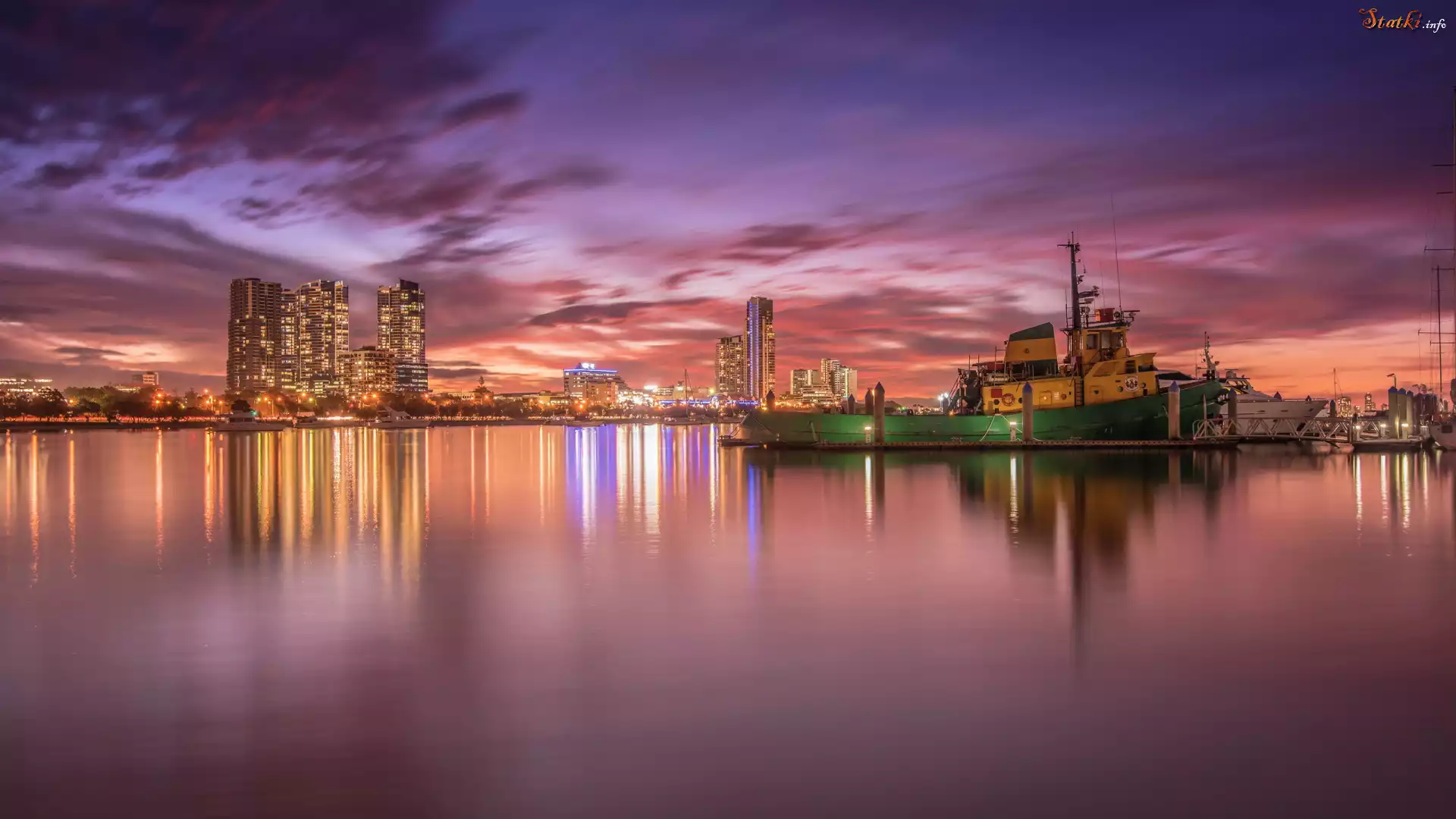 Miasto, Gold Coast, Morze, Łódka, Wieżowce, Niebo, Zachód słońca, Stan Queensland, Australia