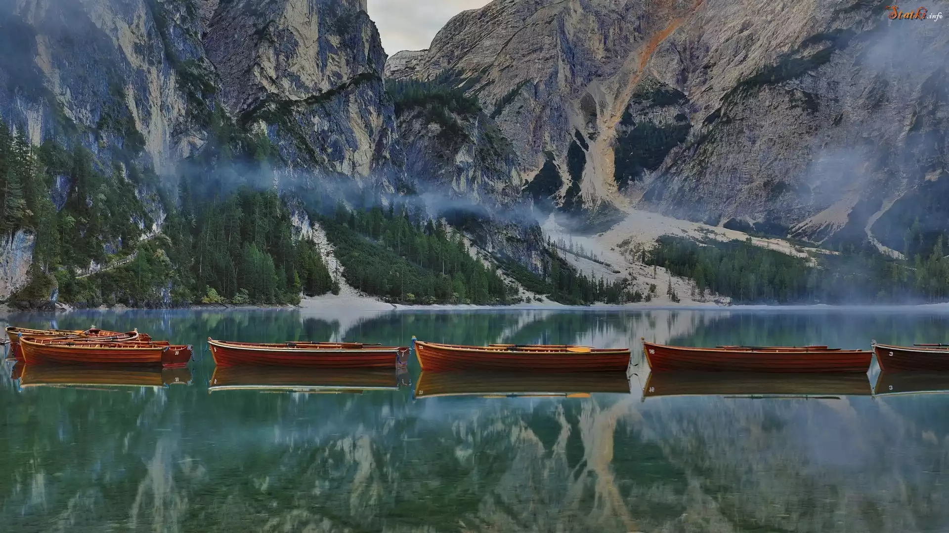 Włochy, Jezioro Pragser Wildsee, Lago di Braies, Góry, Dolomity, Łódki